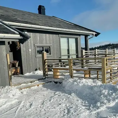 Enjoy The Calm Setting Of This Cozy Family Cabin