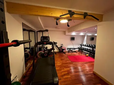 a room with a gym with a treadmill and weights at Bjørndalenhytta in Beitostøl