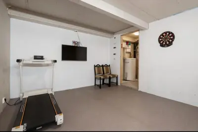 a room with a treadmill and a table and chairs at Guesthouse-Ølen, 2 bedroom in Dørheim