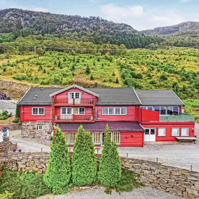 10 Bedroom Amazing Home In Ølen