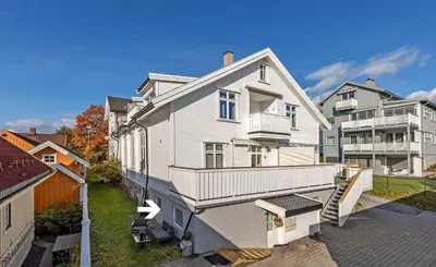 an aerial view of a white house with a balcony at Central apartment - Free parking and Wi-Fi in Lillehammer