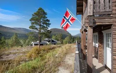a british flag flying on the side of a house at Amazing Home In Lesjaskog With Wifi in Bjorli