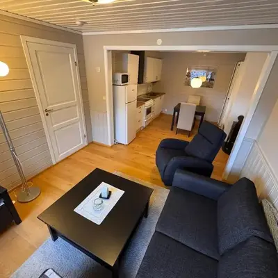 2 roms kjellerleilighet med separat soverom