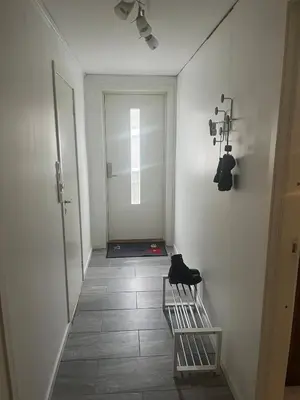 a room with a hallway with a door and a floor at Sokkelleilighet i enebolig in Sula