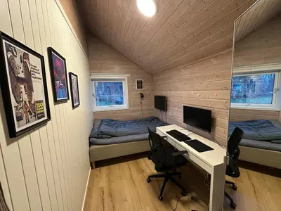a room with a desk and a computer in a cabin at 5 room apartment for Ski-World Championship in Trondheim