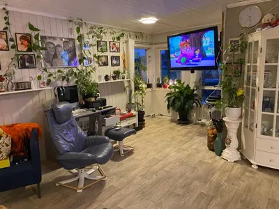a living room filled with furniture and a tv at Hus til leie under VM 2025 in Ler