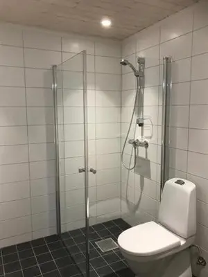 a bathroom with a toilet and a glass shower at Trysilmountainlodge in Hovi