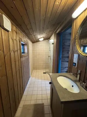 a bathroom with a sink and a shower at Sjarmerende hytte på Geilo med 5 soverom in Geilo