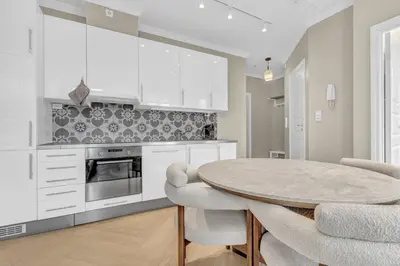 a kitchen with a table and chairs in a room at Urban Elegant Apartment in Bergen