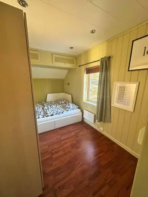 a small room with a bed and a window at Cozy rooms with private bathroom close to Hønefoss in Knestang