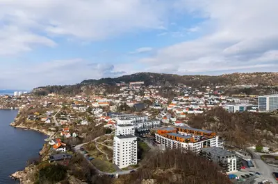 an aerial view of a city next to the water at Helt NY leilighet, Ytre Sandviken i Bergen in Bergen