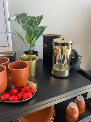 a counter with a blender and a plate of strawberries at Bølgen Nyhavna in Trondheim