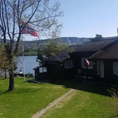 Idyllic Snekkerstuvarpet with its own pier