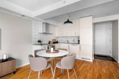 a kitchen with a table and chairs in a room at Bergen Beds - Modern, Cozy & Perfect Location in Bergen