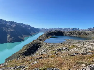 a lake on the side of a mountain at Handicap-friendly apartment with 3 bedrooms in Beitostøl