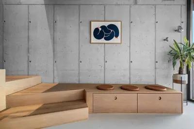 a living room with a wooden table withmbermbermbermbermbermbermbermber at Stay in The Hollywood Hills of Bergen with Breathtaking Views in Bergen