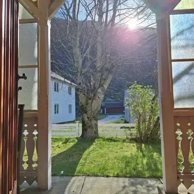 Villa ved sjøen og fjellene