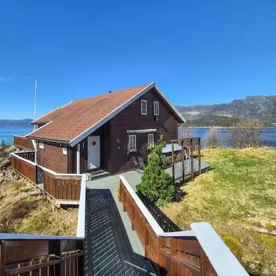 4 Bedroom Stunning Home In Hebnes