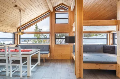 a room with a bunk bed and a table and chairs at Liapark in Ål