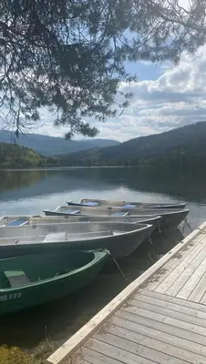 a group of boats parked at a dock on a lake at Hafslo hytteutleige Straumane in Hafslo