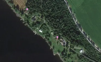 an overhead view of a park next to the water at Hagali by Norgesbooking - cabin by the lake Næra, close to Sjusjøen in Ringsaker