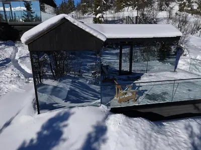 a birdificialificialificialificialificialificialificialificialificialificialificialificialificialificial at Fela Mirror Cabin Designer Hideaway 1000 m Above Sea Level in Aurdal