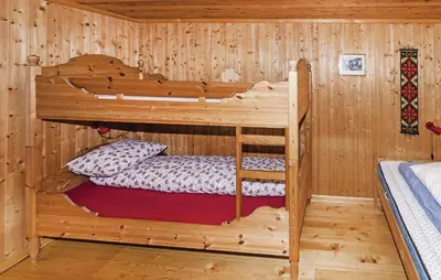 a bedroom with two bunk beds in a cabin at Stunning Home In Steinstø With Wifi in Steinstø