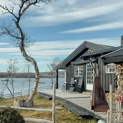 Idyllic Cabin By The Water In Hessdalen