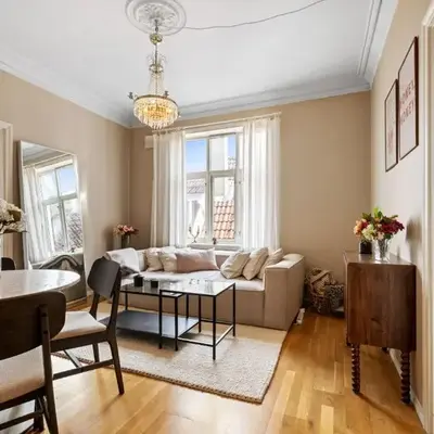Bright City Apartment - Perfect Central Stay