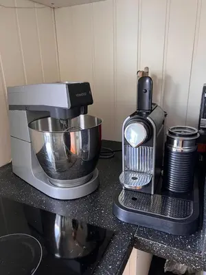 a mixer on a counter next to a coffee maker at En Perle ved Masfjorden in Masfjorden