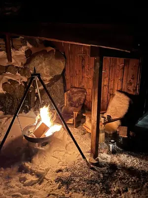 a fire in a fireplace in a room at Drøm deg bort til fjells Velkommen til en perle av en hytte in Masfjorden