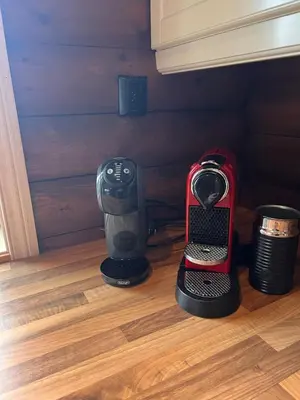 a red and black blender sitting on top of a wooden floor at Drøm deg bort til fjells Velkommen til en perle av en hytte in Masfjorden