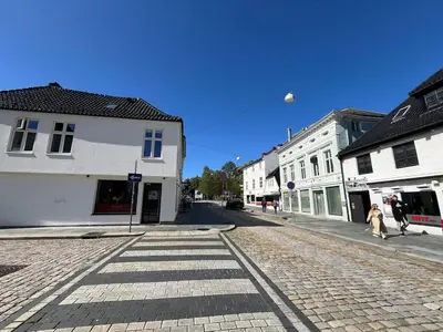 a cobblestone street in a town with buildings at Modern Apartment Vaskerelven 12 in Bergen