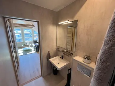 a bathroom with a sink and a mirror at Modern Apartment Vaskerelven 12 in Bergen
