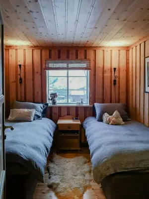 two beds in a room with a window at Cozy Cabin In Scenic Vøringsfoss in Garden