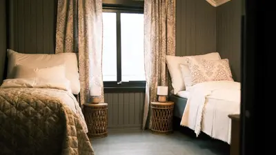 a bedroom with two beds and a window at Sov Lodge in Vågåmo