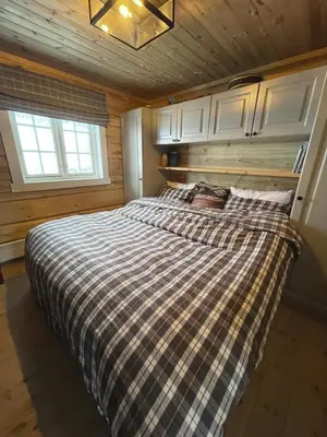a bedroom with two beds in a cabin at Mountain villa with amazing view of Hardangervidda! in Nørdstebø