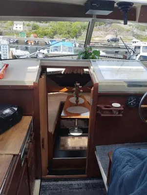 a small room with a table in the middle of a boat at Flamingo in Vikedal