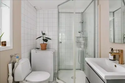 a bathroom with a toilet and a shower and a sink at Central apartment with 2 bedrooms in Bergen