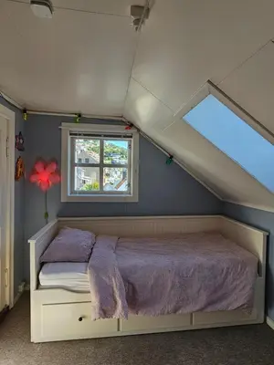 a bedroom with a bed and a window at Sentralt i Sogndal terrasse med fjordutsikt in Sogndal
