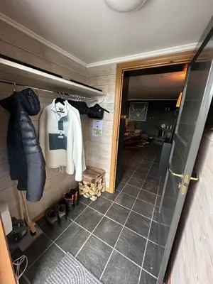 a room with a hallway with a door and a room with a floor at Ski in-ski out leilighet Hemsedal in Fausko