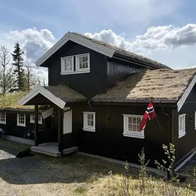 Modernized Log Cabin With Views Of The Mountains
