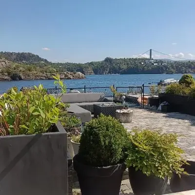 Koselig hus med egen brygge