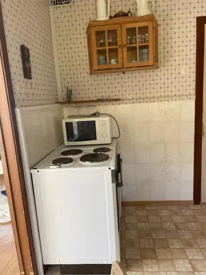 a white stove top oven in a kitchen at Retro hus med fin beliggenhet in Haddal
