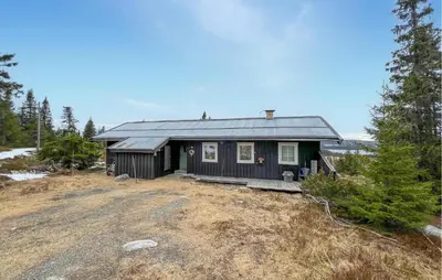 a small house on top of a hill at 2 Bedroom Cozy Home In Sjusjøen in Sjusjøen