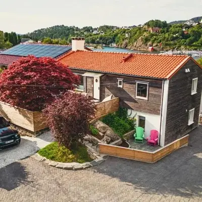Lille Luxury moderne feriehus med stor uteplass
