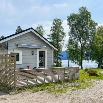 2 Bedroom Stunning Home In Lavik