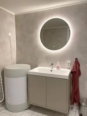 a bathroom with a white sink and a mirror at Nyrenovert leilighet med 3 soverom i Odda sentrum in Odda