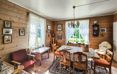 a dining room with a table and chairs in a room at Nice Home In Eikelandsosen With Wifi in Eikelandsosen