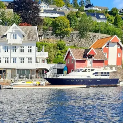 Waterfront Villa Boat Included